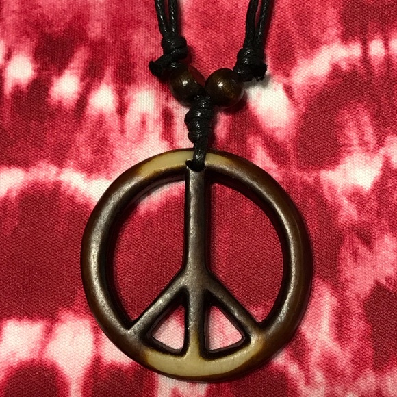 Other - NEW Men’s (unisex) Faux Yak Bone Peace Necklace
